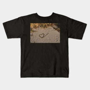 With love... A heart drawn in the sand with a stick, classic message Kids T-Shirt